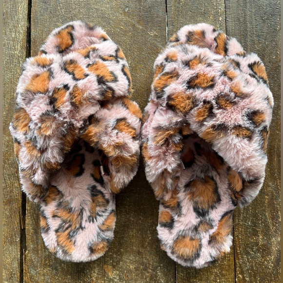 Leopard Print Fuzzy Slippers - Picture 1 of 3